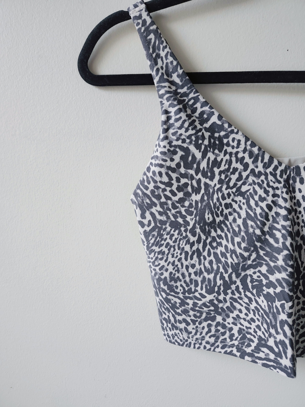aerie Gray & White Animal Print V-Neck Sports Bra - Picture 5 of 10